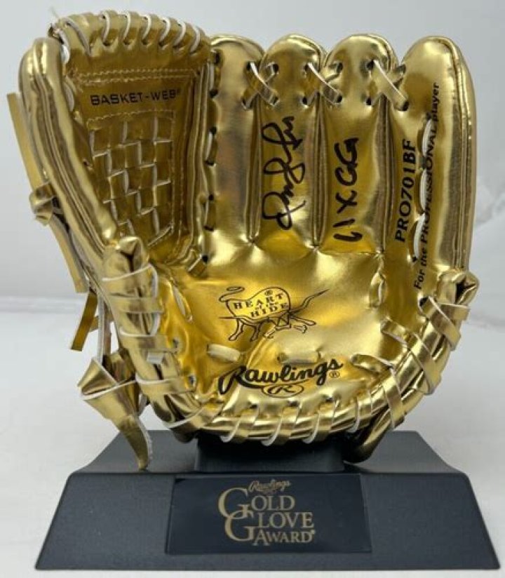 11-time Gold Glove shortstop Vizquel