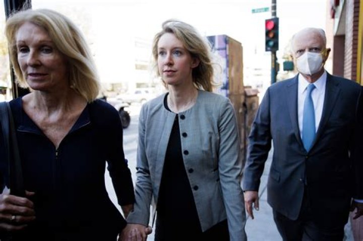 2022 Hulu miniseries about a con artist who defrauds investors in her biotech company Theranos: 2 wds.