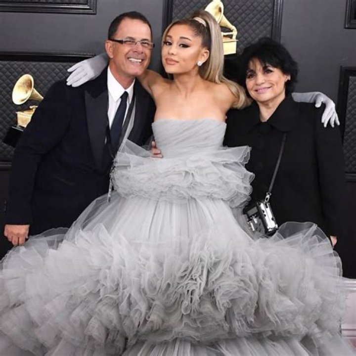 7 Rings singer Grande familiarly