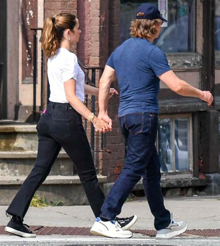 Actress de Armas or Ortiz