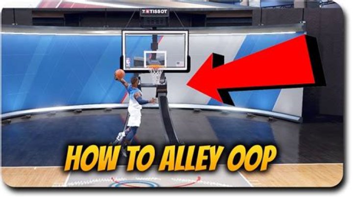 Alley-___ (basketball play)