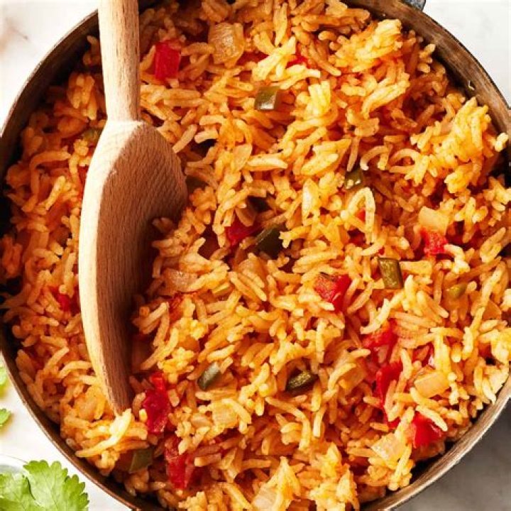 Arroz ___ cubana (Spanish rice dish): 2 wds.