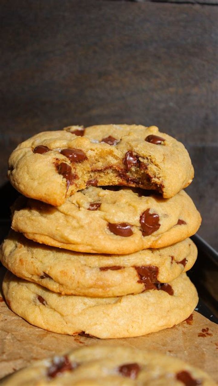 Beverage that sometimes accompanies cookies