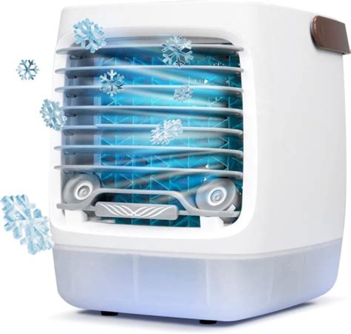 Brand of coolers named for a house made of snow