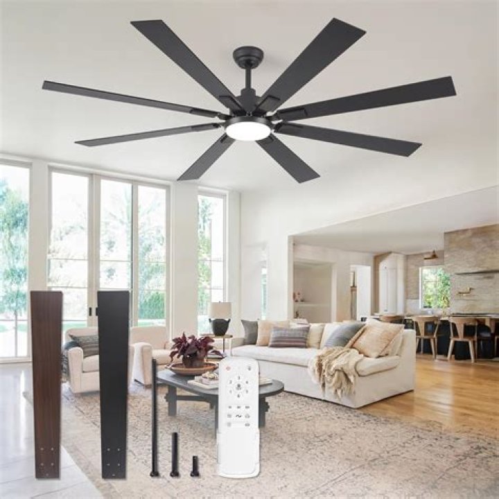 Breeze circulator with blades on the ceiling