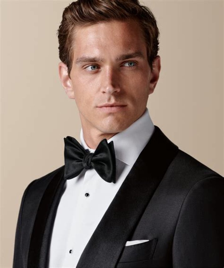 Bridegroom's formalwear for short