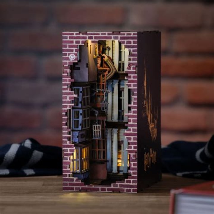 Building block brand with Star Wars and Harry Potter kits