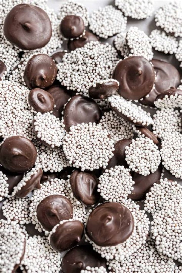 ___-Caps (brand of chocolate nonpareils)