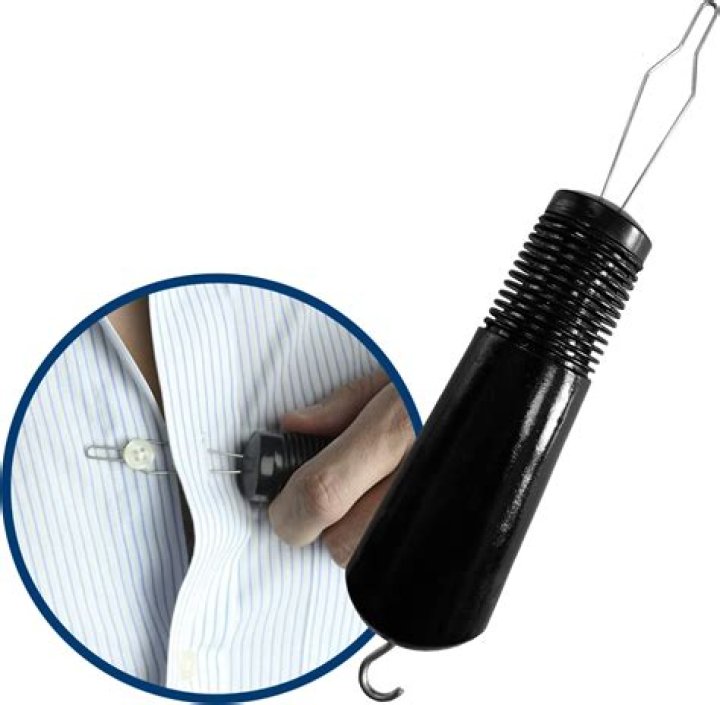 Clothing fastener that can be closed one-handed