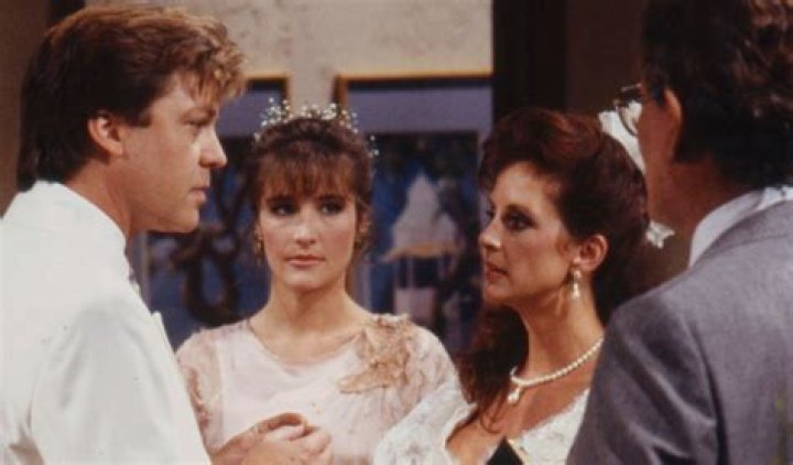 Cougar Town actress who starred on Shining Vale: 2 wds.