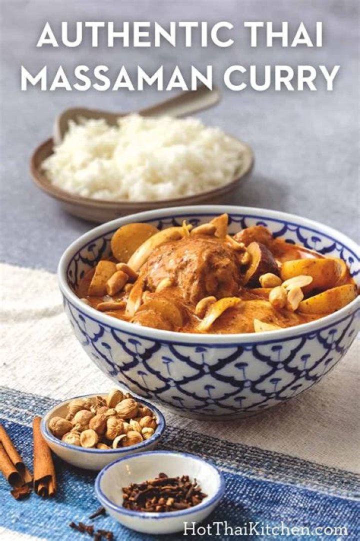 Cuisine that includes massaman curry