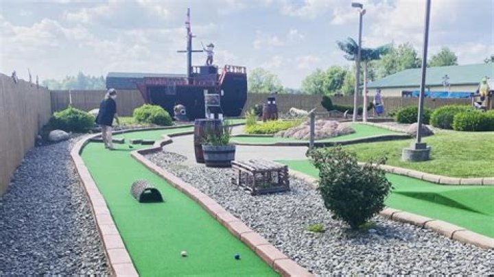 ___ de TriGolf (French-themed mini-golf hole on the reality show Holey Moley)