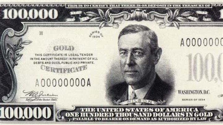 Dollar bills of the lowest denomination