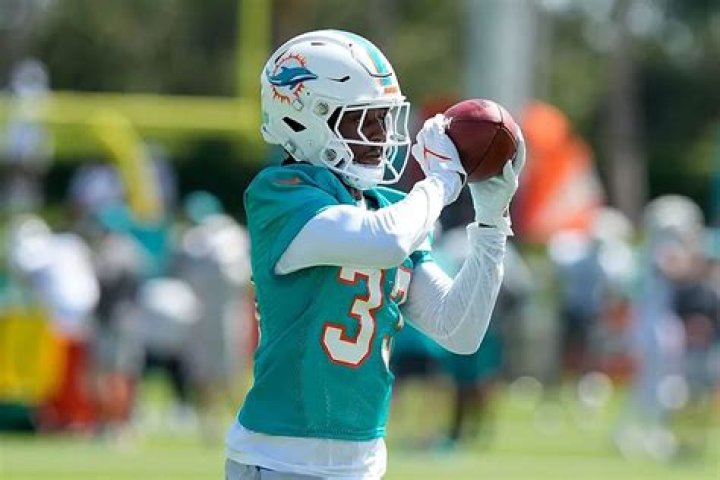 Dolphins cornerback Apple
