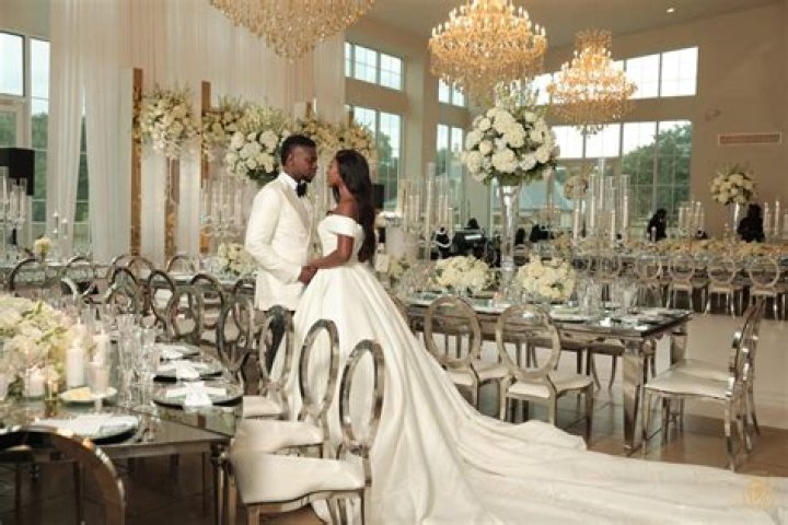 Entertainers at many wedding receptions: Abbr.