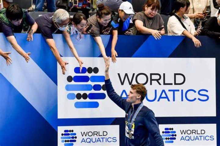 Excite as a crowd at a concert: 2 wds.