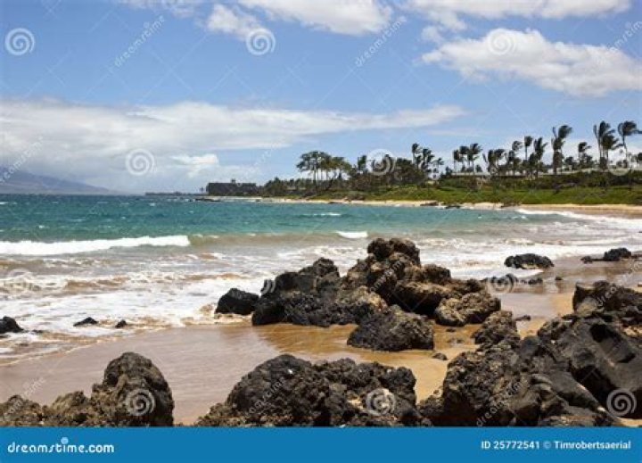 Feast on a Maui beach