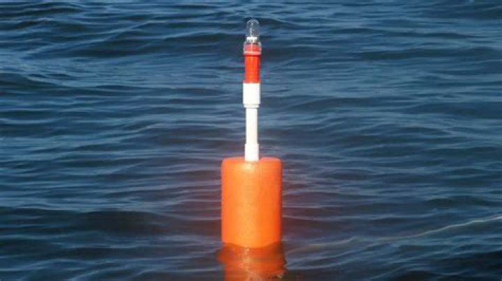 Floating marker for sailors