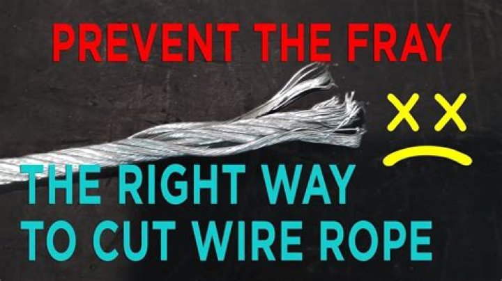 Fraying at the tips of one's hair: 2 wds.