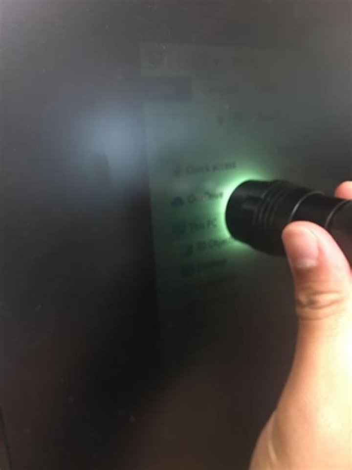 Gradually loses brightness