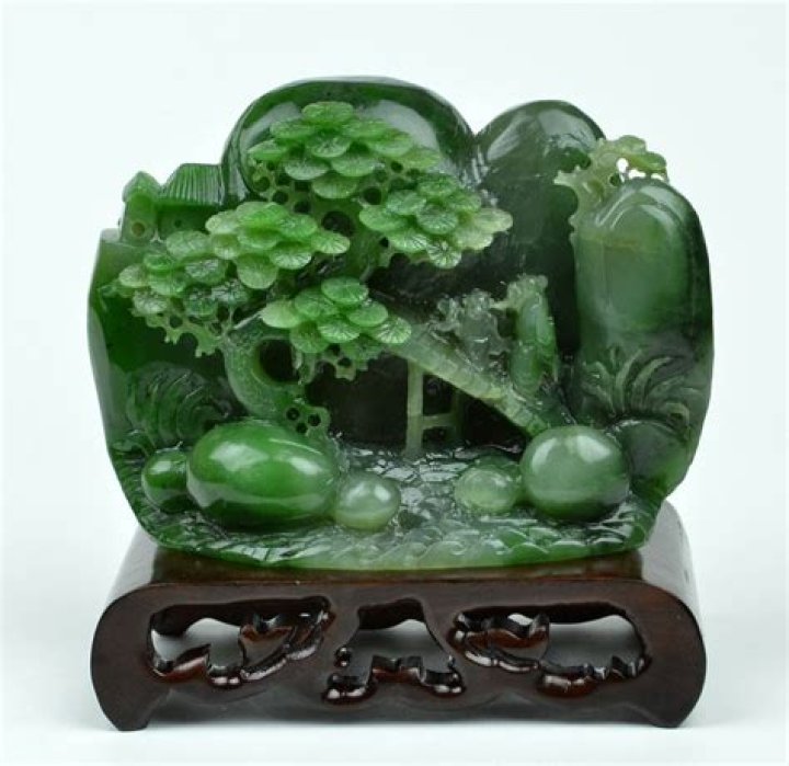 Green gemstone in Chinese carvings