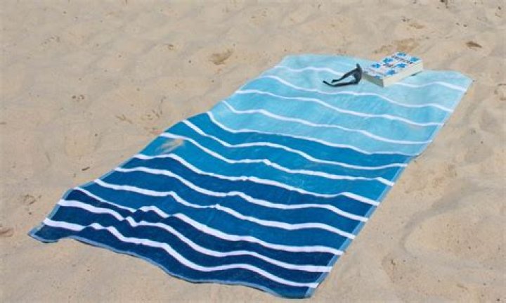 It sticks to a towel on the beach