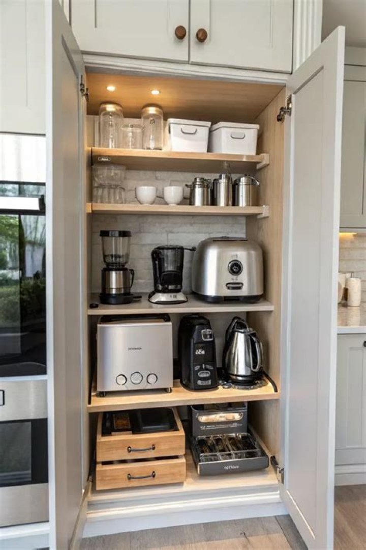 Kitchen appliance with racks