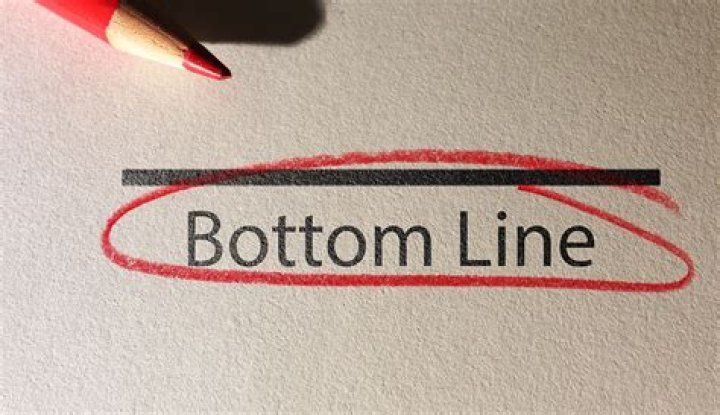 Line at the bottom of a skirt or coat