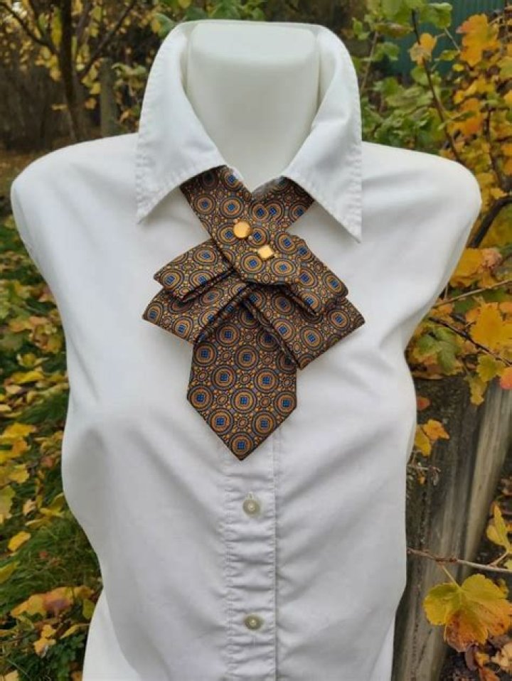 Neckwear with a knot