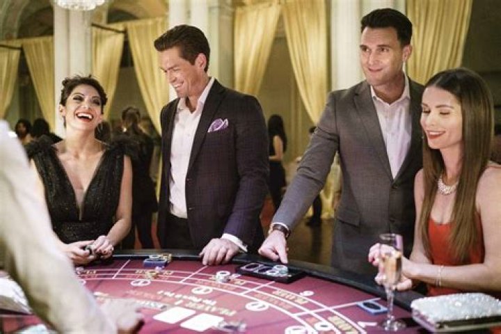 ___ out (roll an opening 2 3 or 12 in a casino dice game)