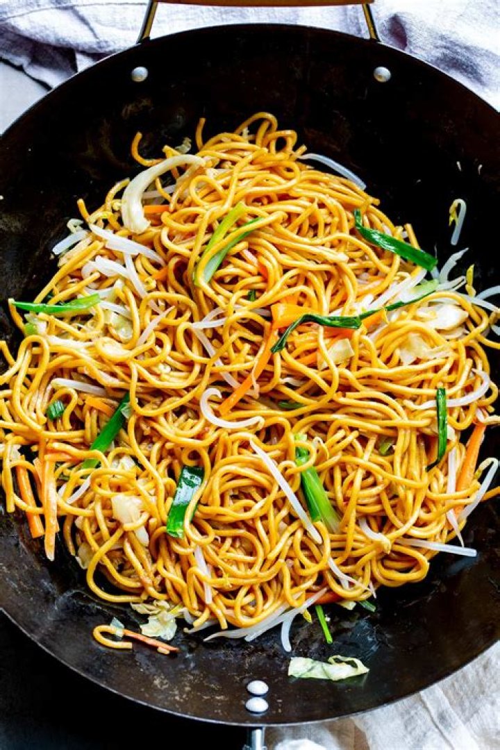 Pans for making chow mein