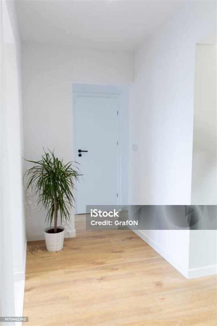 Passageway between rooms