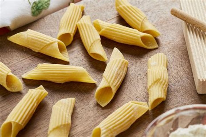 Pasta similar to penne and rigatoni