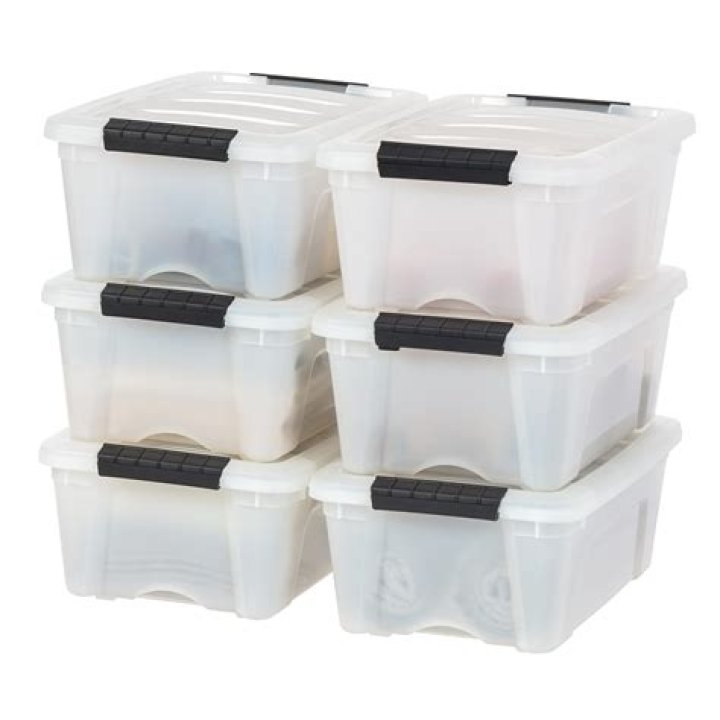 Plastic storage container