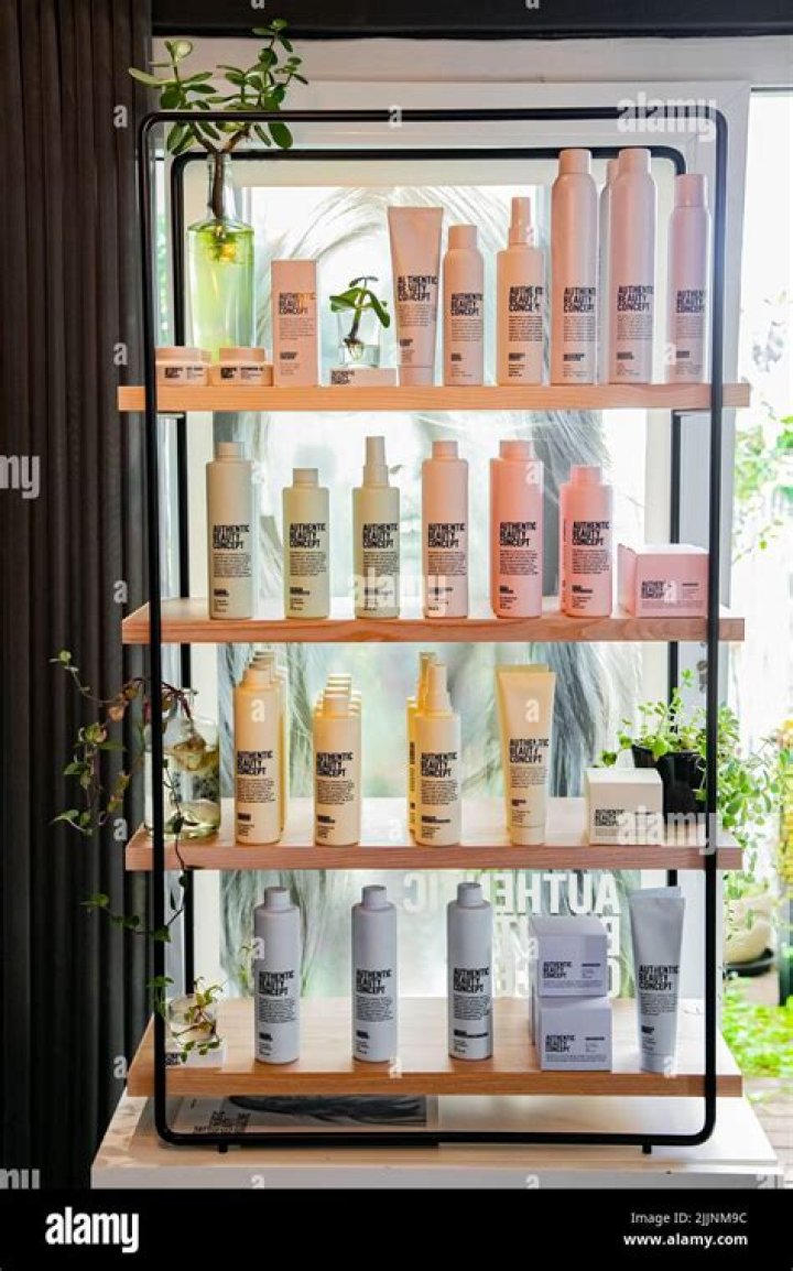 Red-orange dye used in salons