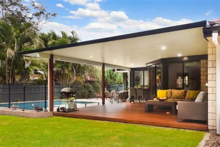 Roofed patio named after a Hawaiian island
