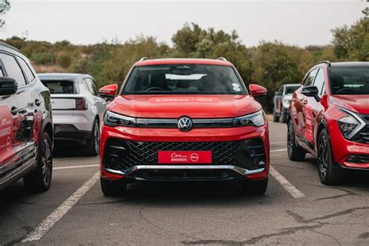 Ruffles the feathers of