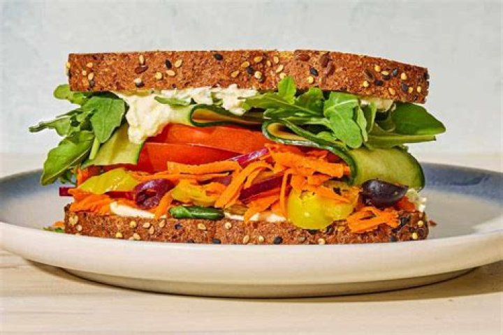 Sandwich with pork and vegetables for short