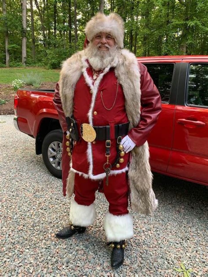 Santa's suit stainer that sounds like suit