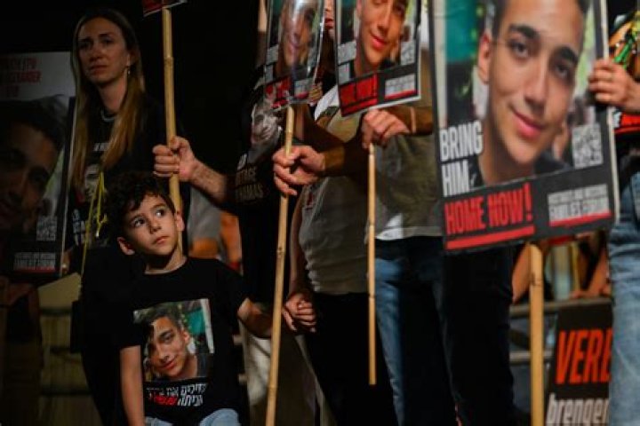 Seeks answers on Quora maybe