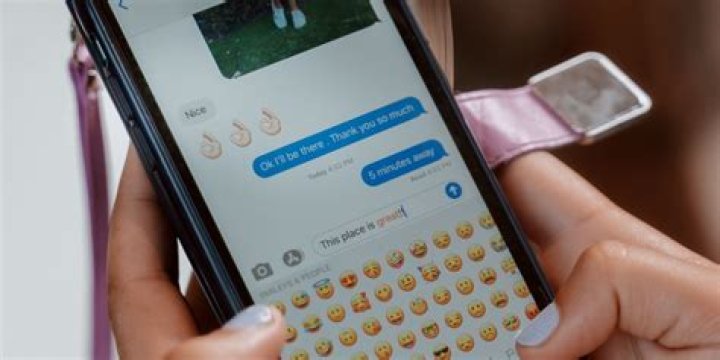 Send a message on a cell phone