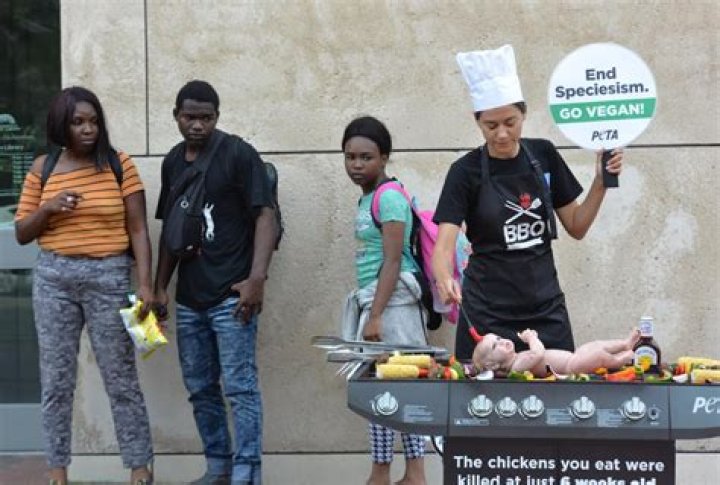 Silk Sonic singer who was one of PETA's Most Beautiful Vegan Celebrities in 2021: 2 wds.