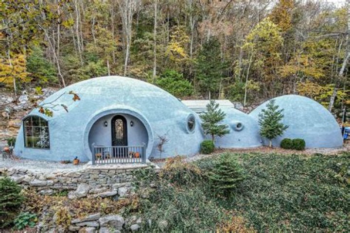 Simple dome-shaped dwelling