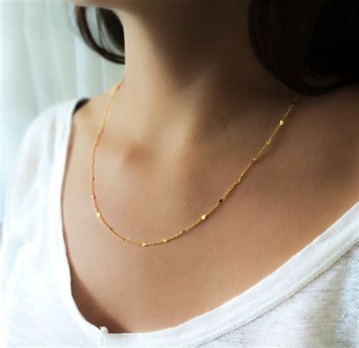 Simple gold necklace