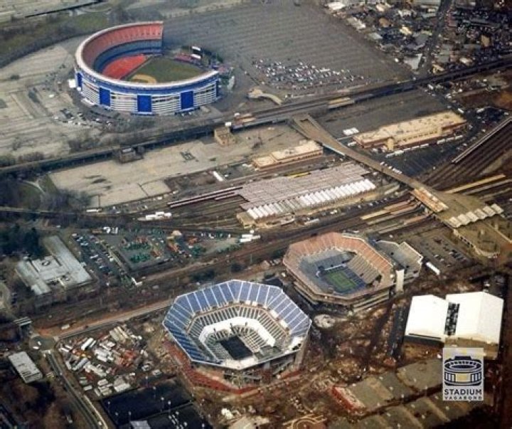 ___ Stadium (former home of the Mets)