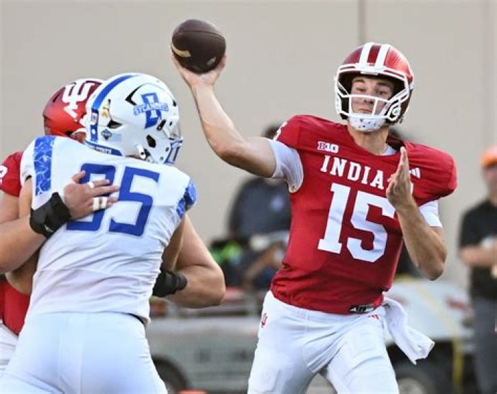 Titans running back who won the 2015 Heisman Trophy as a junior at Alabama: 2 wds.