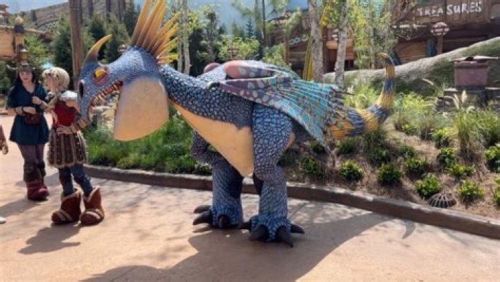 Travelocity's roaming mascot