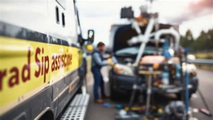 ___ truck (vehicle that helps stranded drivers)