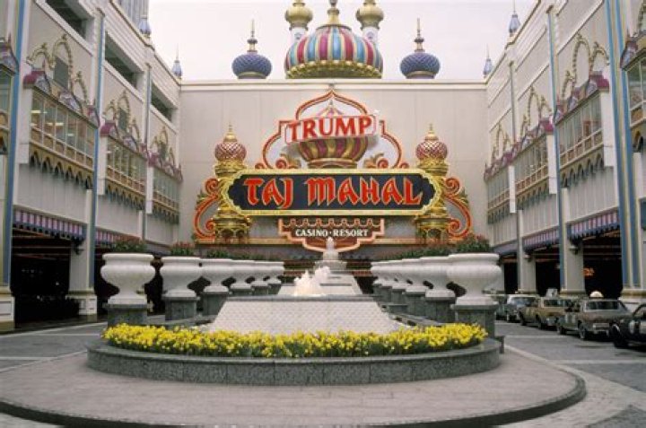 Trump ___ Mahal (casino that closed in 2016)