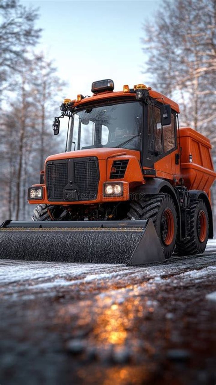 Vehicle for clearing winter roads